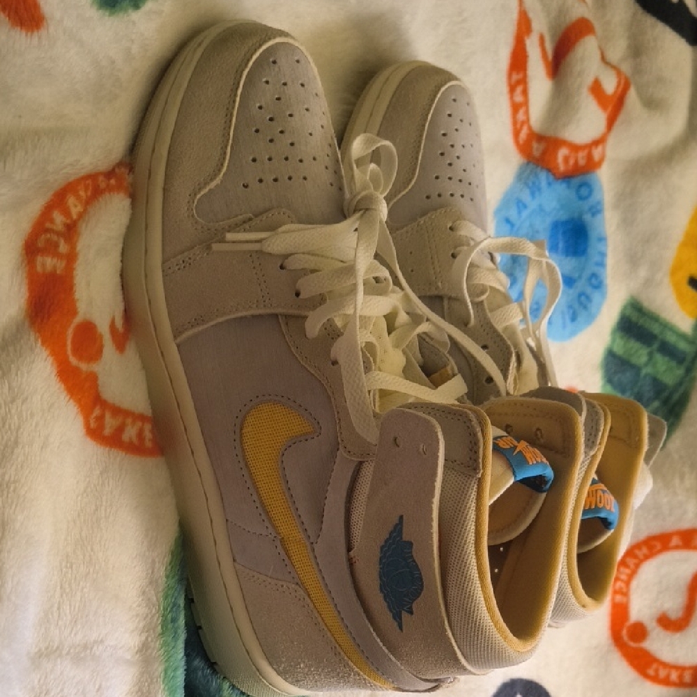 Jordan High-Top Sneakers in Beige and Yellow